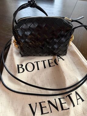 authentic Bottega Veneta Black Intrecciato Leather Crossbody Bag